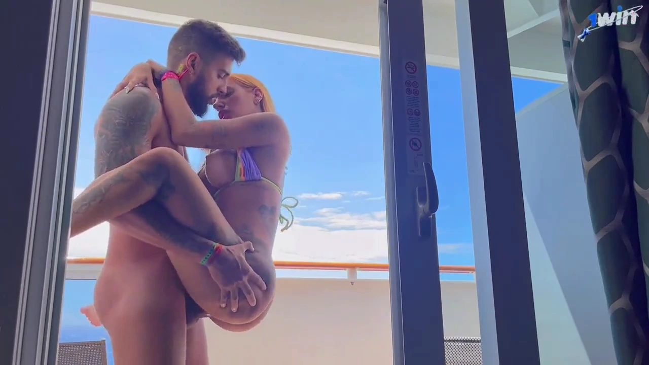 Kevlyn Santos的年终邮轮激情:小屋阳台上的亲密时刻 porn video